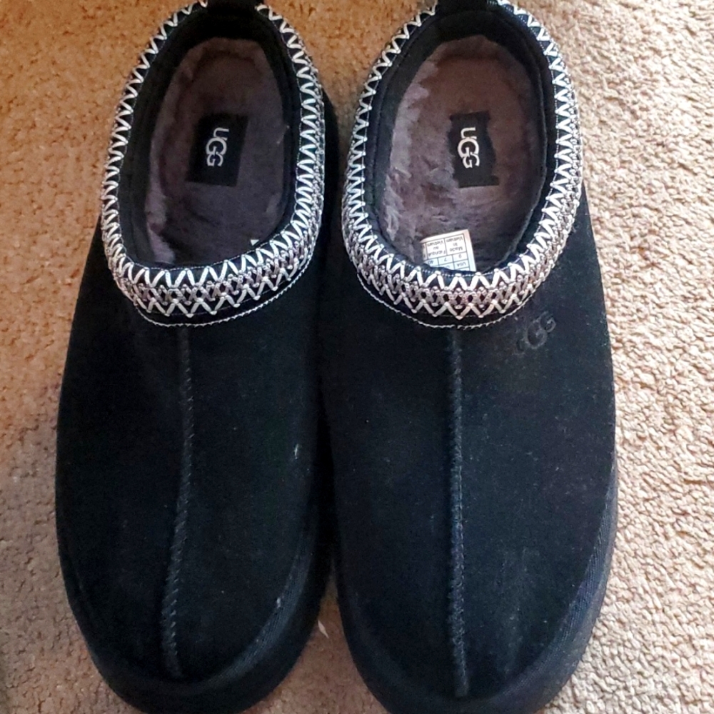 Black UGG
